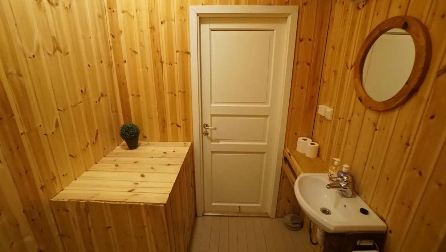 Real Fisherman'S Cabins In Ballstad, Lofoten Room photo